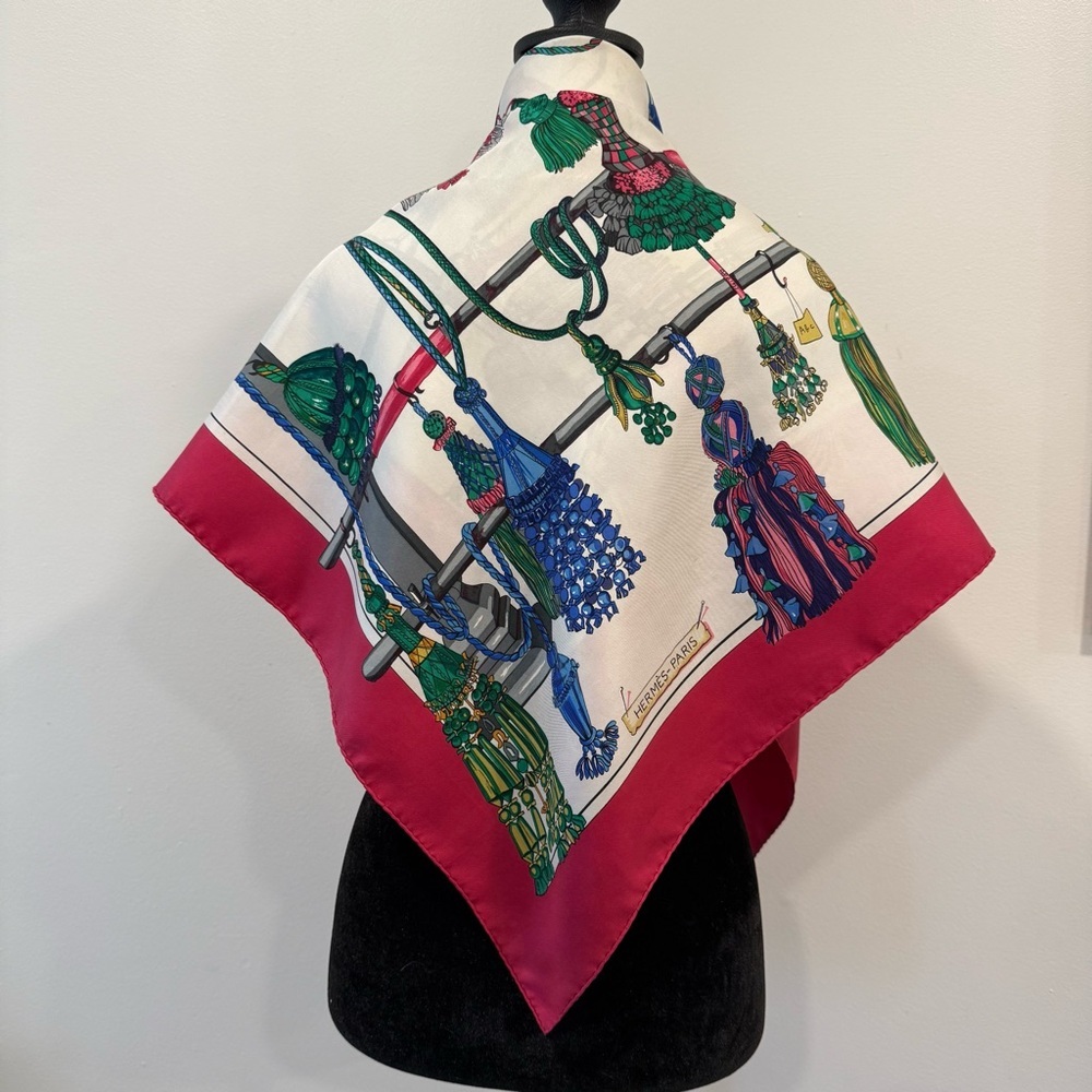 Hermes Silk Scarf 90 Carré Red Green Hand Rolled Made in France - Picture 6 of 12